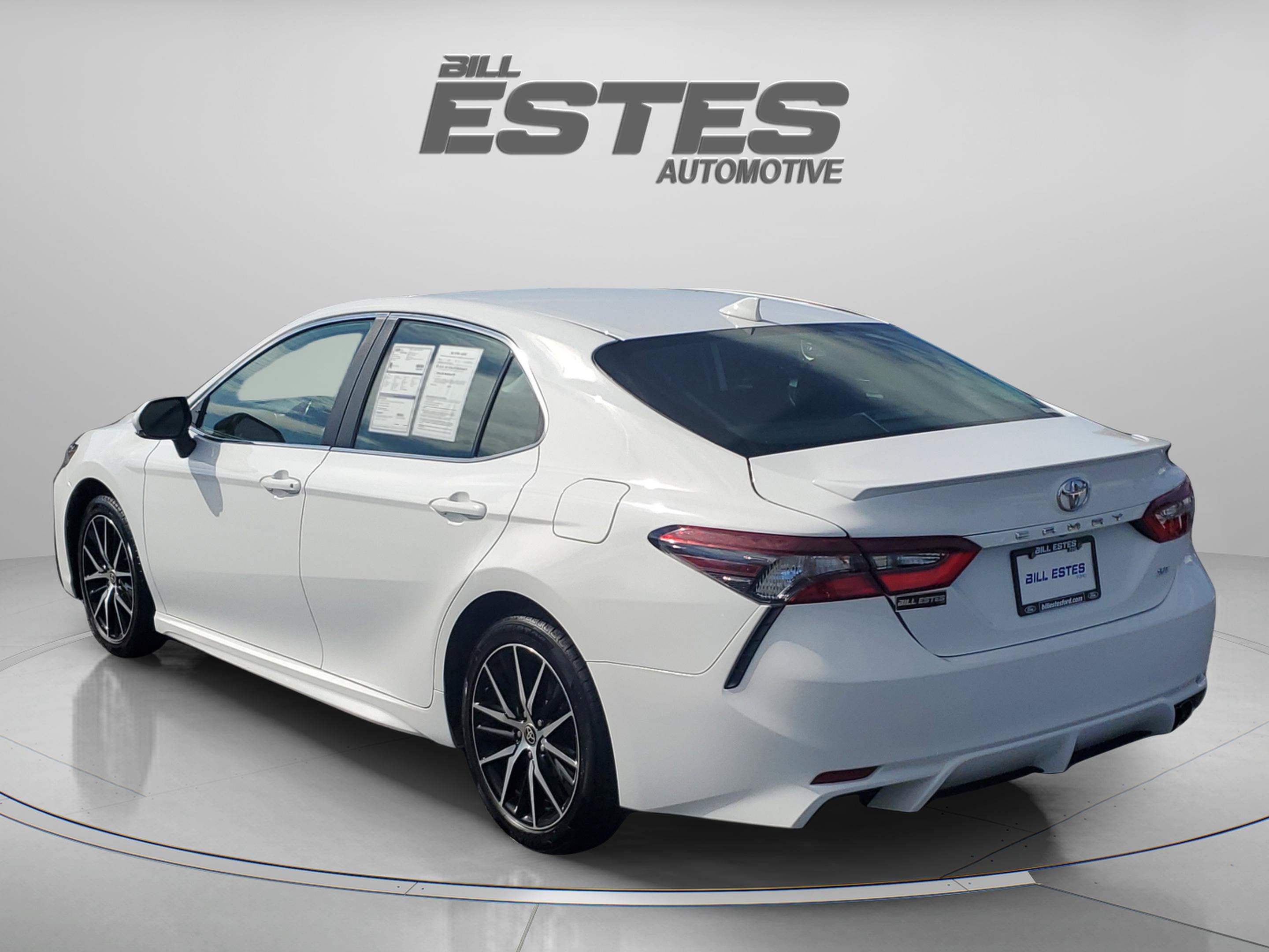 Used 2024 Toyota Camry SE FWD image 2
