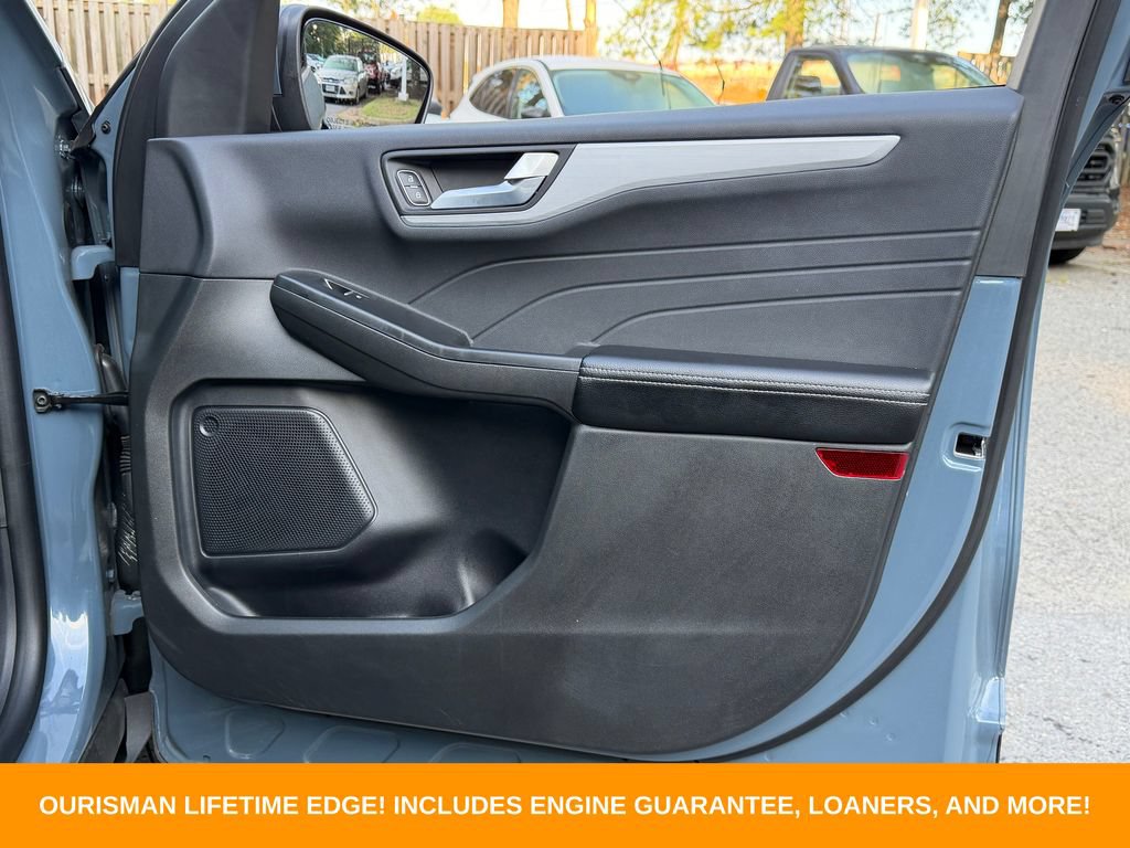 Certified 2025 Ford Escape Platinum AWD/4WD image 9