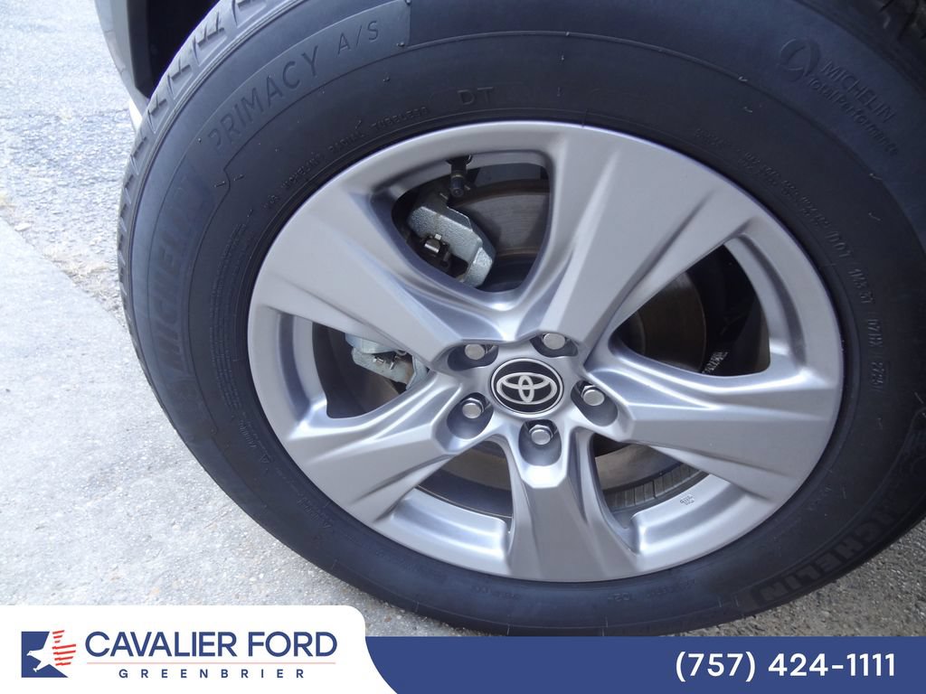 Used 2025 Toyota RAV4 XLE w/ Convenience Package AWD/4WD image 31