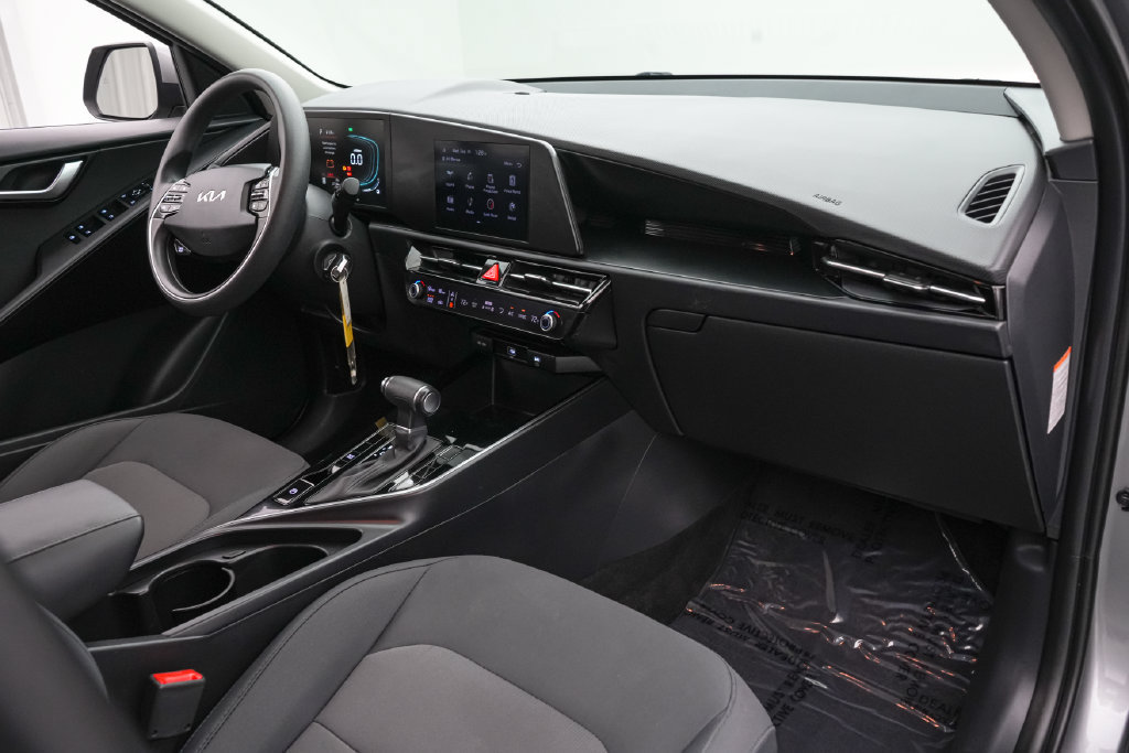 Used 2025 Kia Niro LX FWD image 21
