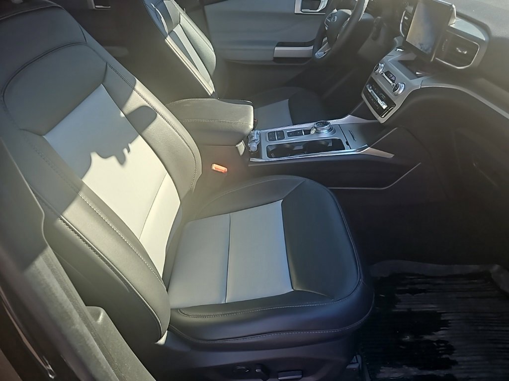 Certified 2024 Ford Explorer XLT w/ Equipment Group 202A image 3