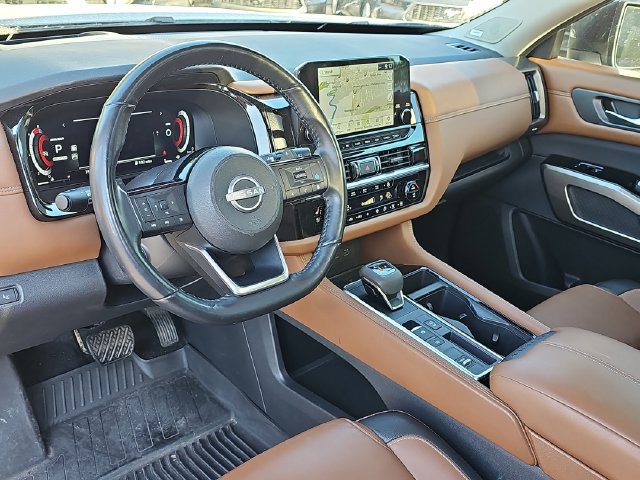 Used 2024 Nissan Pathfinder Platinum FWD image 19