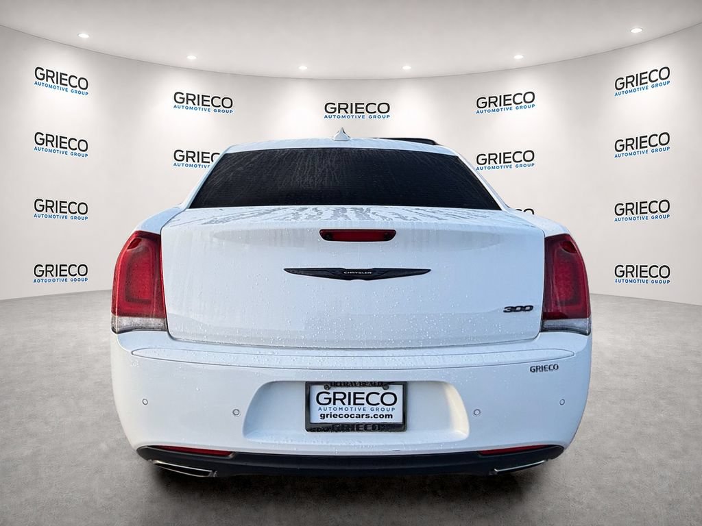 Used 2023 Chrysler 300 Touring w/ Safetytec Plus Group RWD image 6