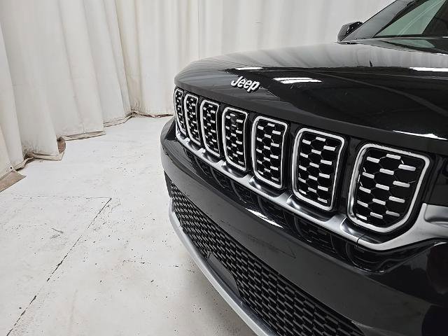 Used 2023 Jeep Grand Cherokee Summit w/ Luxury Tech Group V image 24