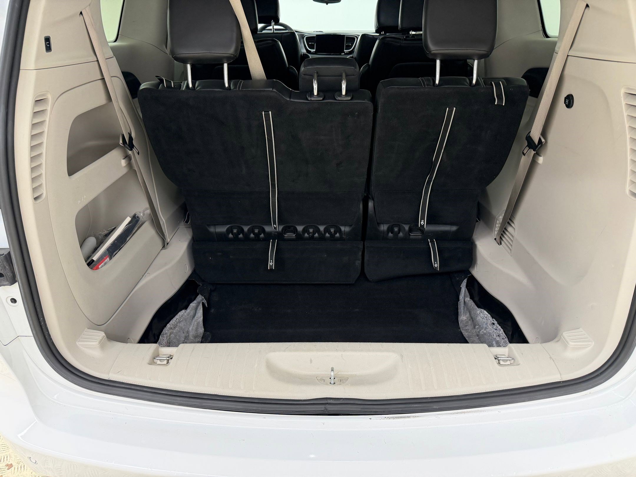 Used 2023 Chrysler Pacifica Touring-L image 17