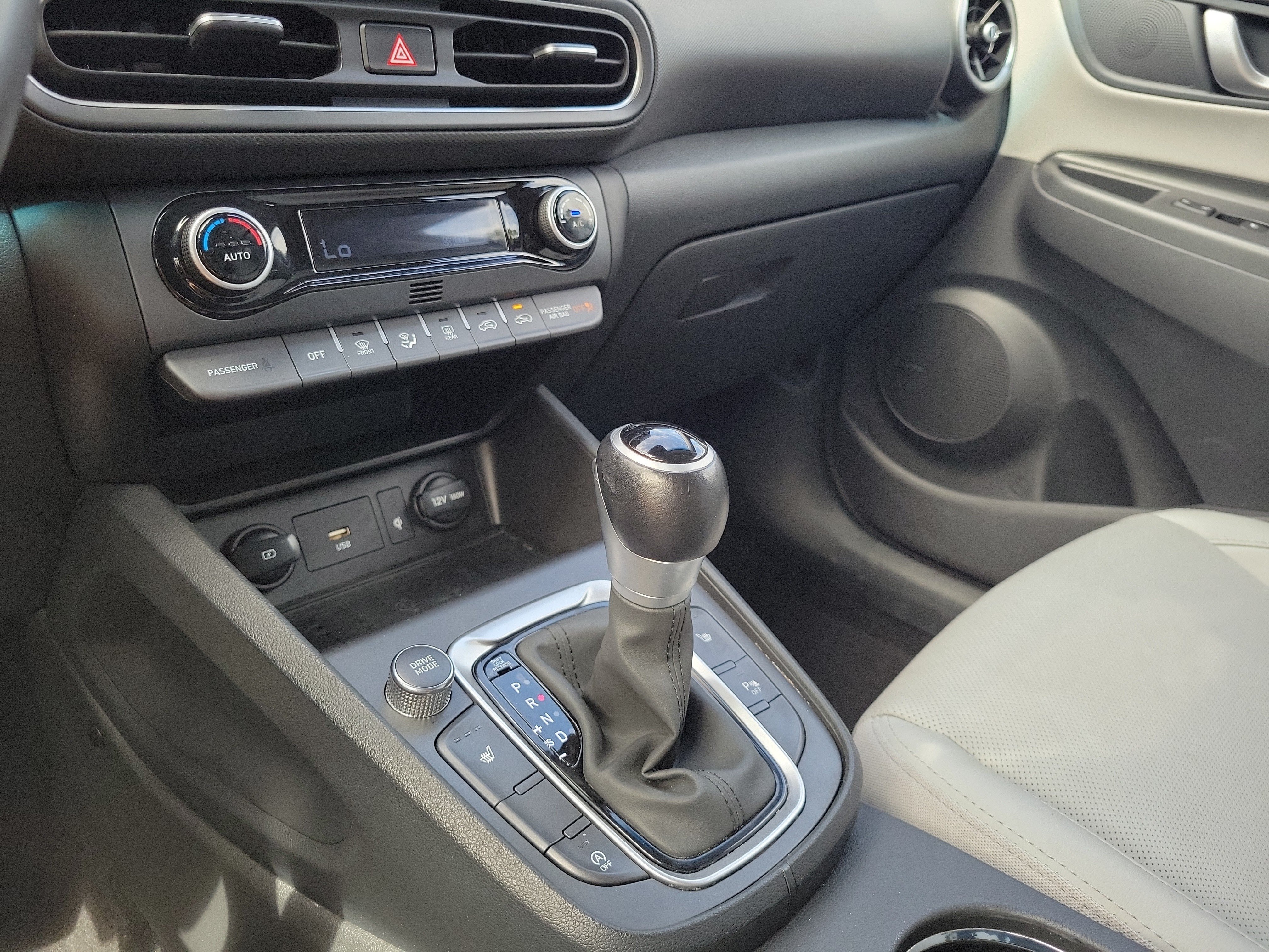 Used 2023 Hyundai Kona Limited AWD/4WD image 27