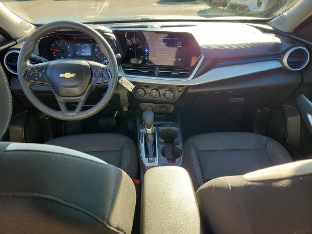Used 2026 Chevrolet Trax LS w/ LS Convenience Package FWD image 17