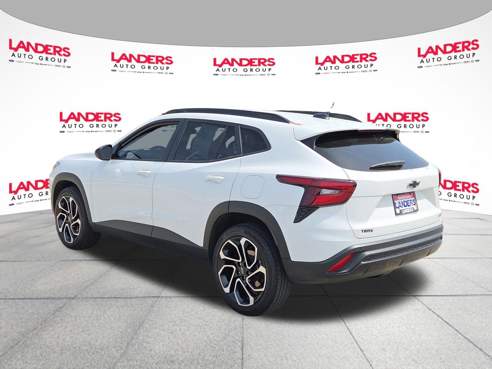 Used 2024 Chevrolet Trax RS w/ Sunroof Package FWD image 3