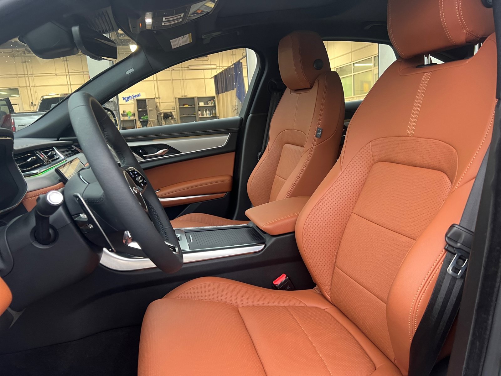 Used 2024 Jaguar XF R-Dynamic SE AWD/4WD image 23