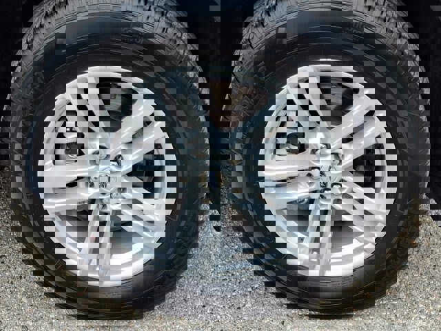 Certified 2024 Ford Explorer XLT w/ Equipment Group 202A image 33