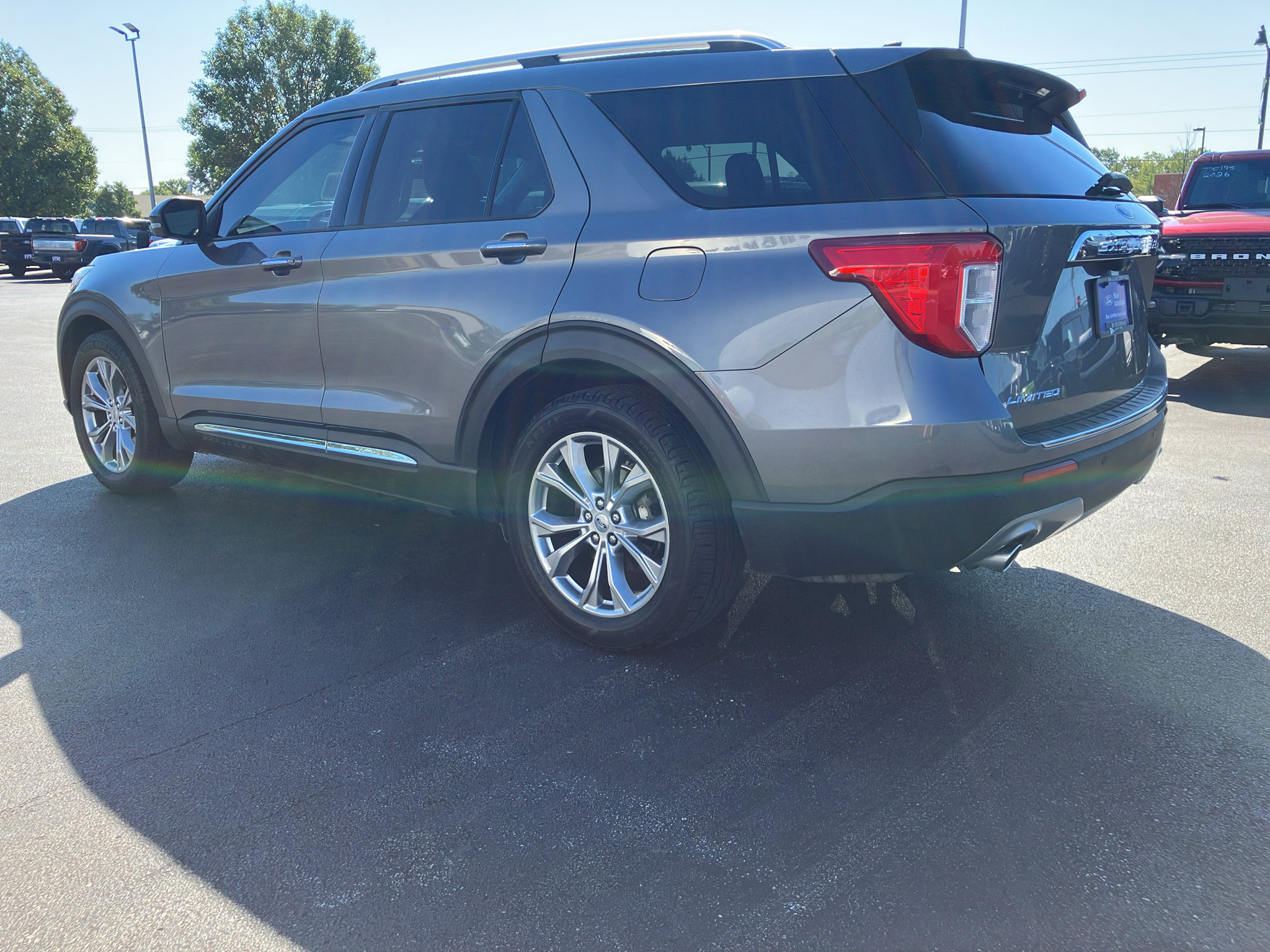 Certified 2021 Ford Explorer Limited w/ Equipment Group 301A RWD image 4