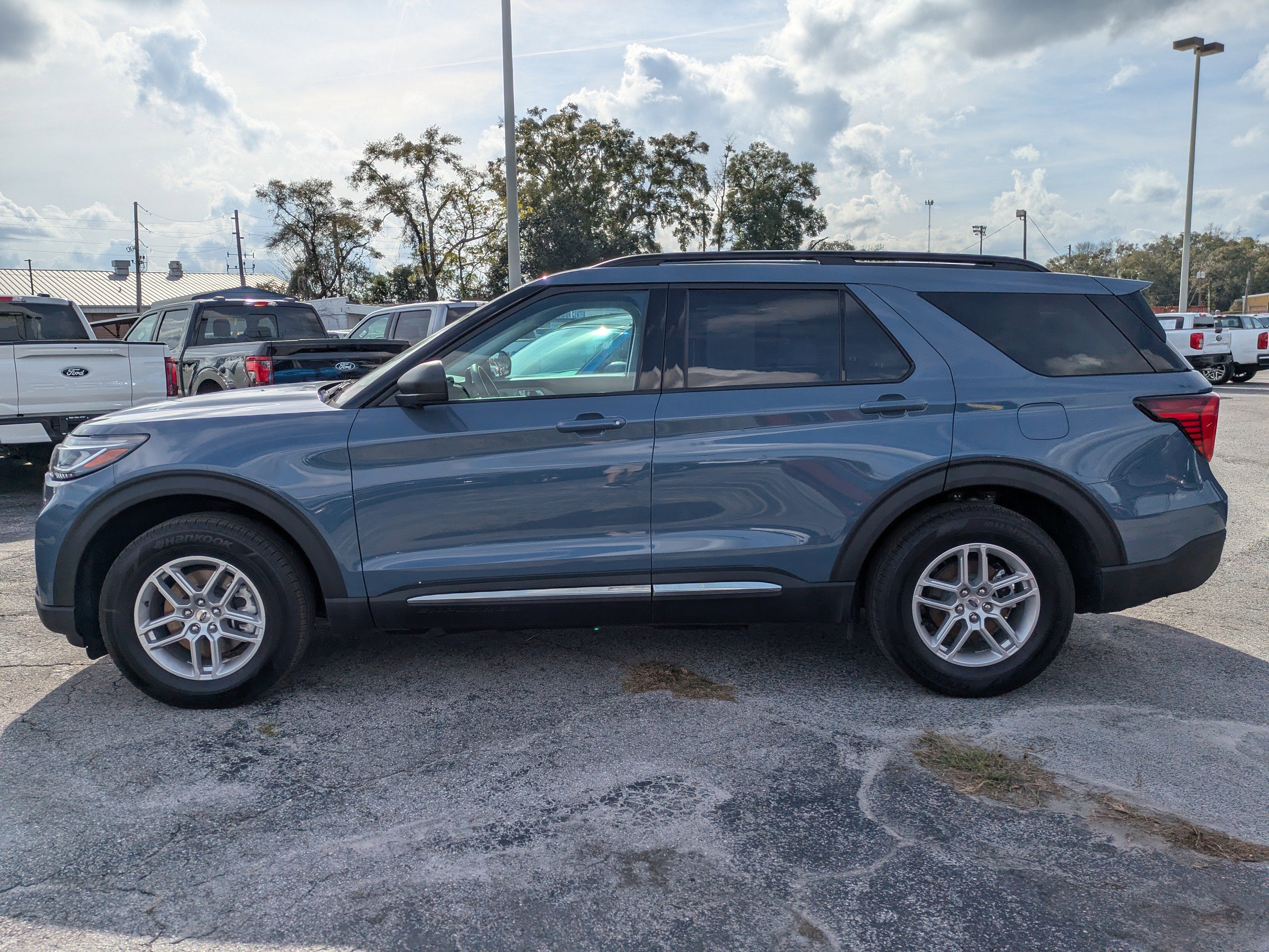 Certified 2025 Ford Explorer Active RWD image 7
