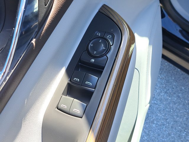 Used 2021 GMC Acadia SLE image 24