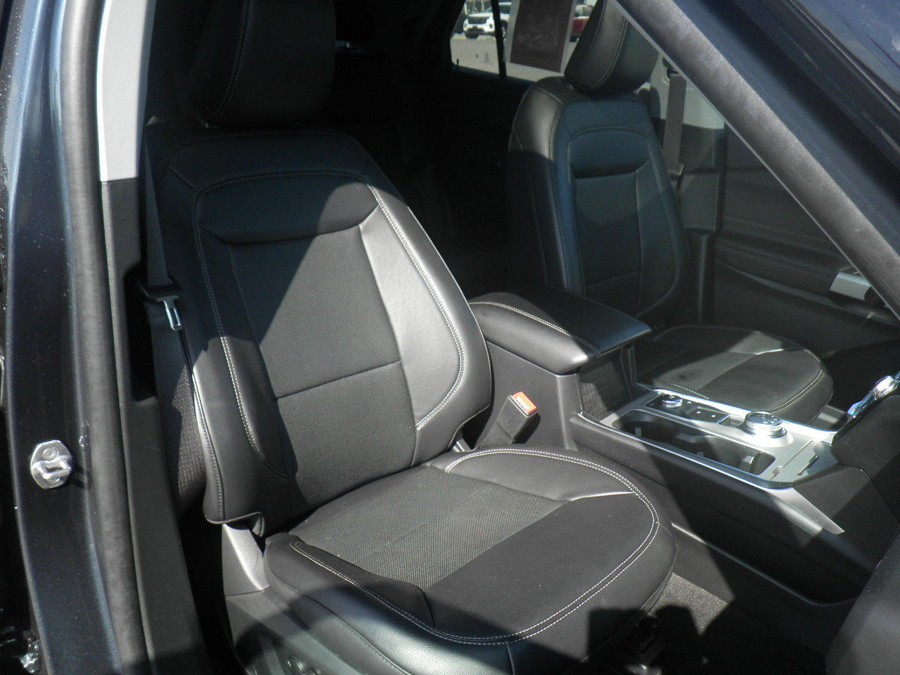 Certified 2024 Ford Explorer Limited w/ Limited Technology Package AWD/4WD image 23