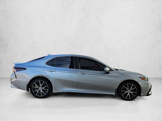 Used 2022 Toyota Camry SE w/ Convenience Package FWD image 4