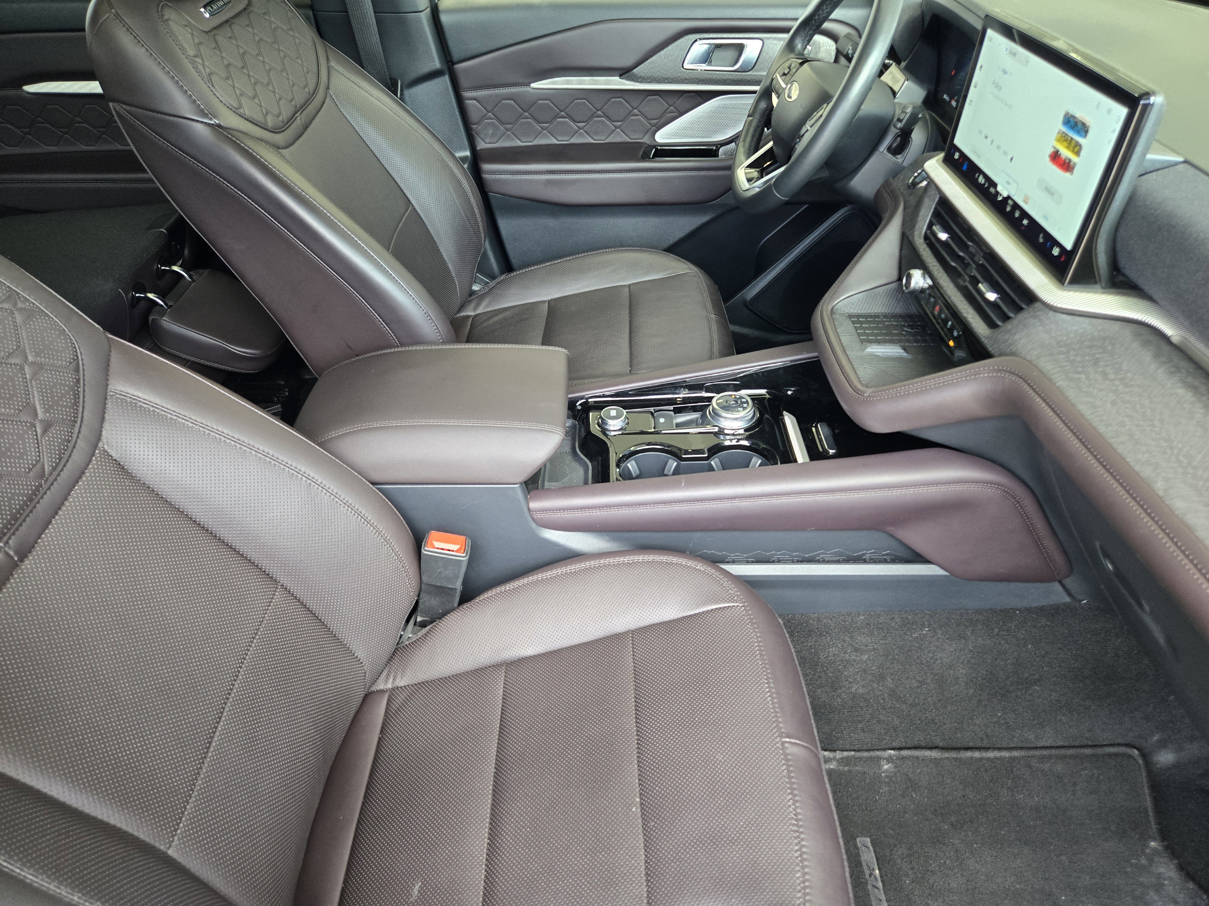 Certified 2025 Ford Explorer Platinum w/ LUX Leather Package AWD/4WD image 10