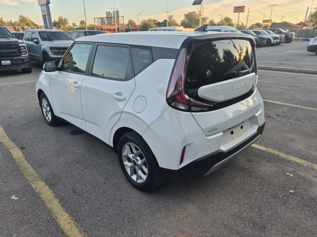 Used 2024 Kia Soul LX w/ LX Technology Package FWD image 12