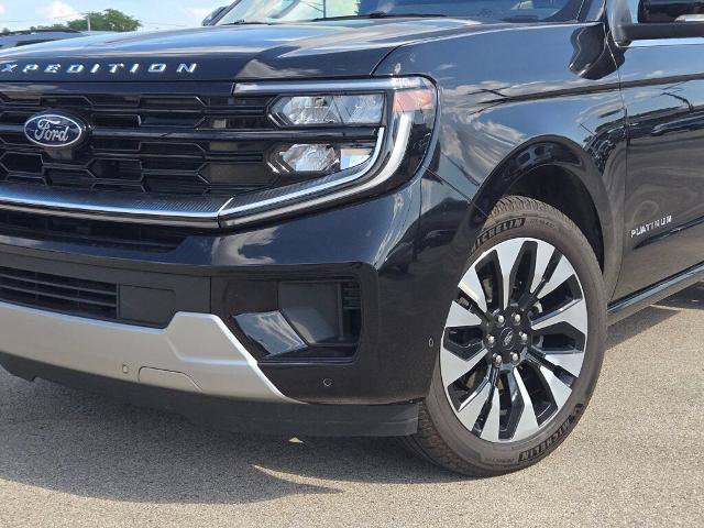 Certified 2025 Ford Expedition Platinum w/ Driver's Package AWD/4WD image 3