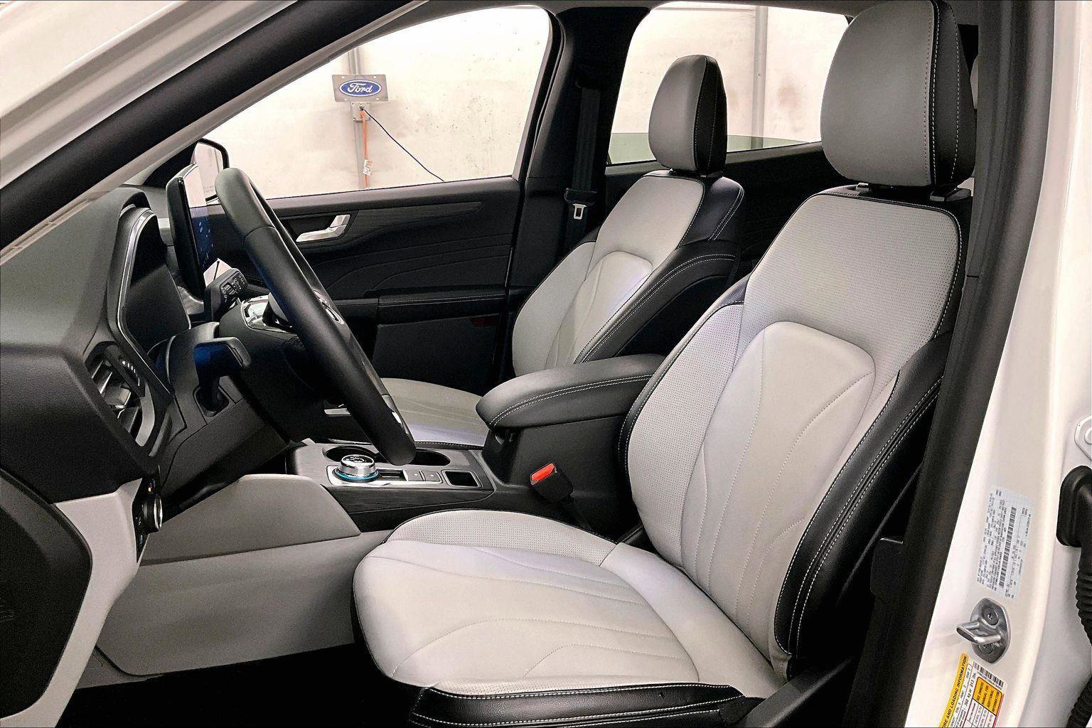 Certified 2025 Ford Escape SE w/ PHEV Premium Package image 24