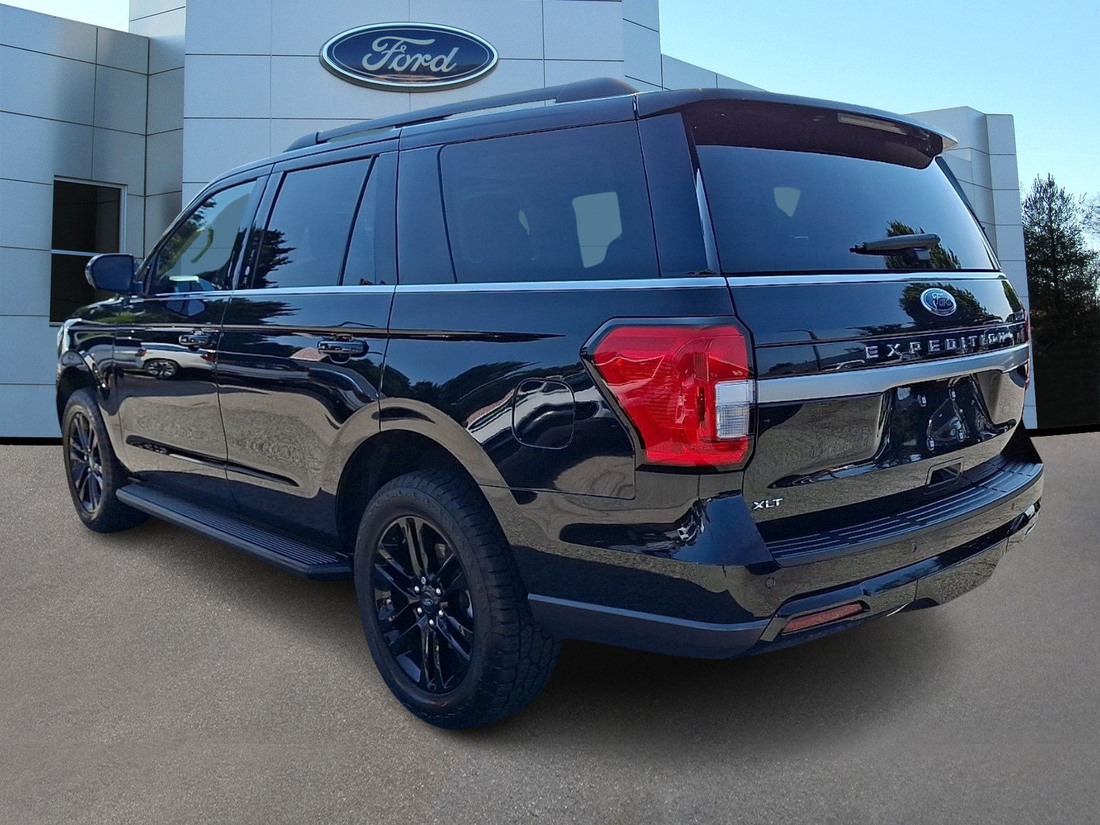 Certified 2024 Ford Expedition XLT AWD/4WD image 5
