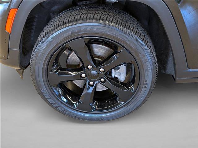 Used 2023 Jeep Grand Cherokee L Laredo AWD/4WD image 23