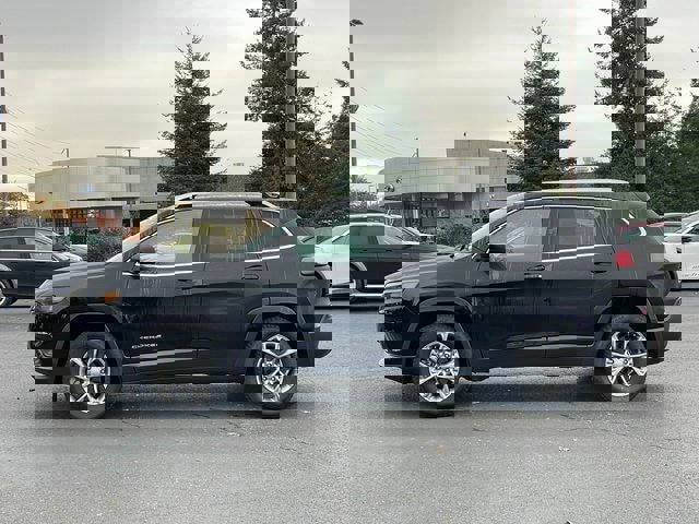 Used 2020 Jeep Cherokee Latitude Plus image 6