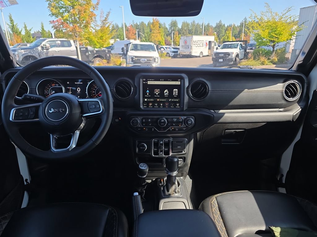 Used 2023 Jeep Wrangler Unlimited Sahara AWD/4WD image 16