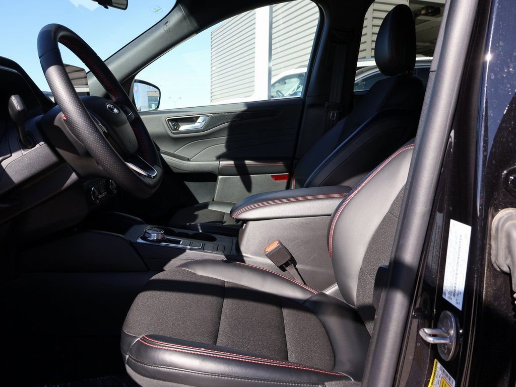 Certified 2025 Ford Escape ST-Line AWD/4WD image 23