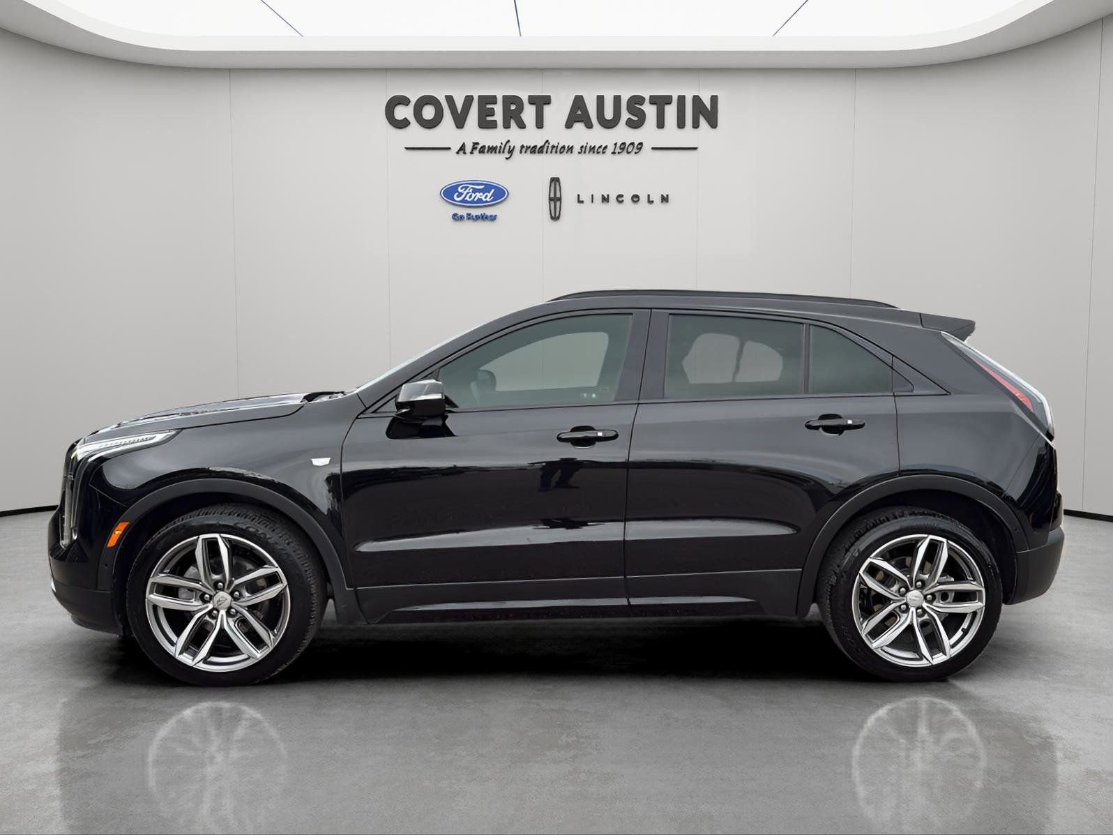 Used 2022 Cadillac XT4 Sport w/ Comfort Package image 2