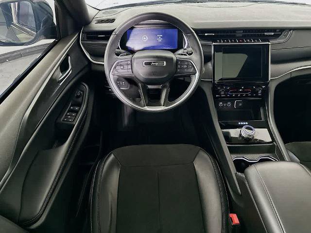 Used 2024 Jeep Grand Cherokee L Altitude RWD image 9