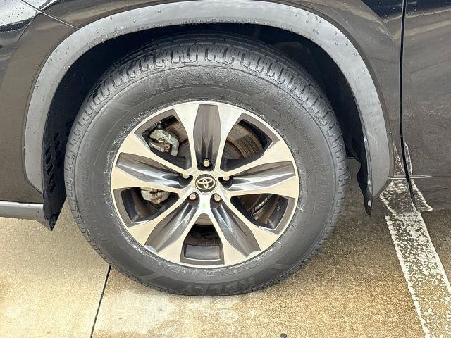 Used 2023 Toyota Highlander XLE FWD image 12