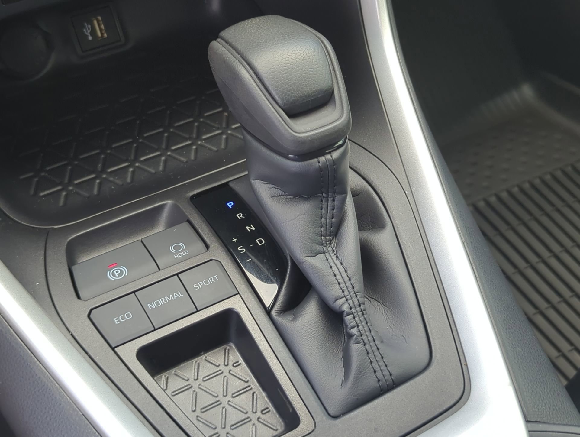 Used 2025 Toyota RAV4 XLE w/ Convenience Package image 61