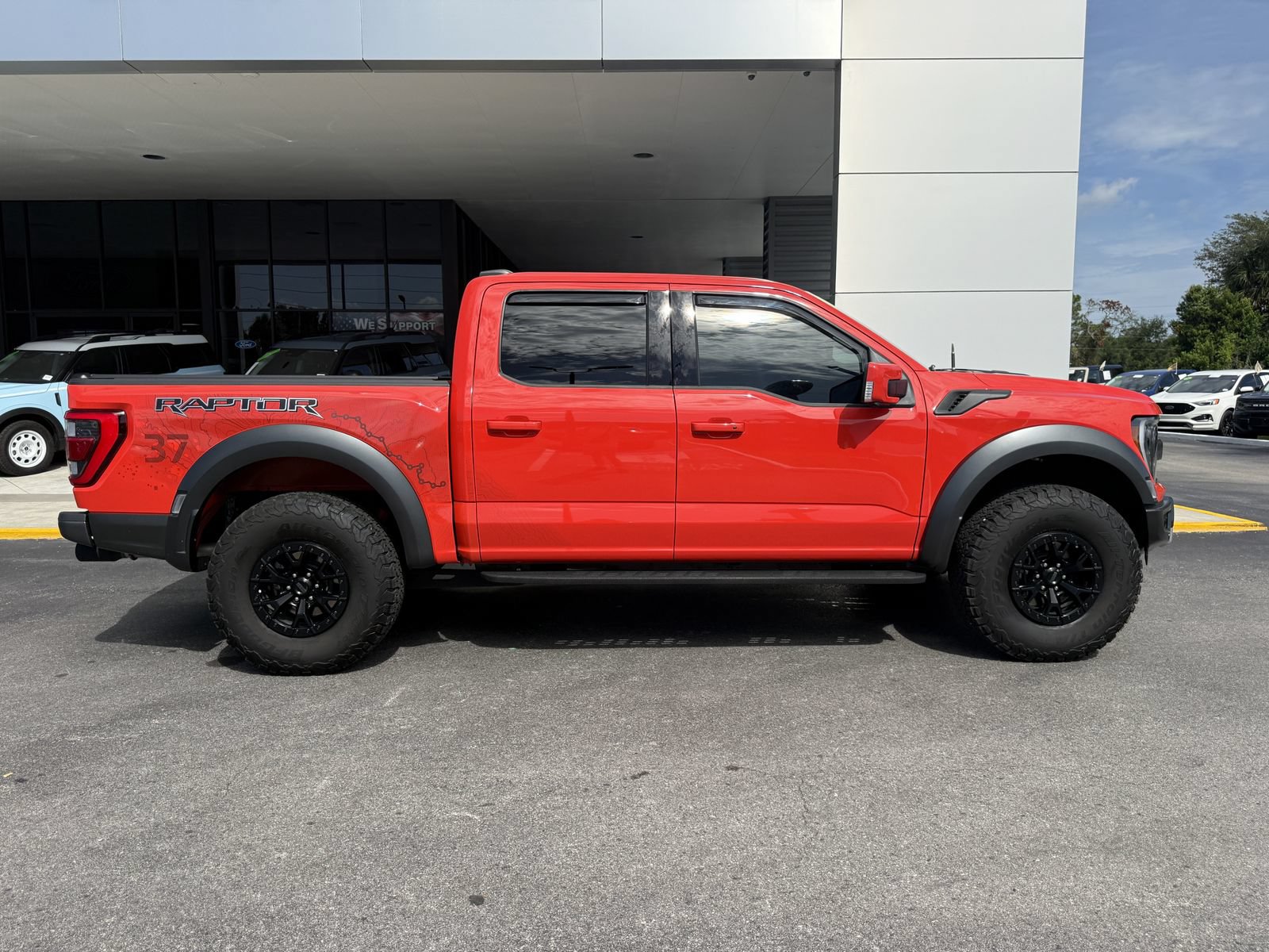 Certified 2023 Ford F150 Raptor w/ Raptor 37 Performance Package AWD/4WD image 3