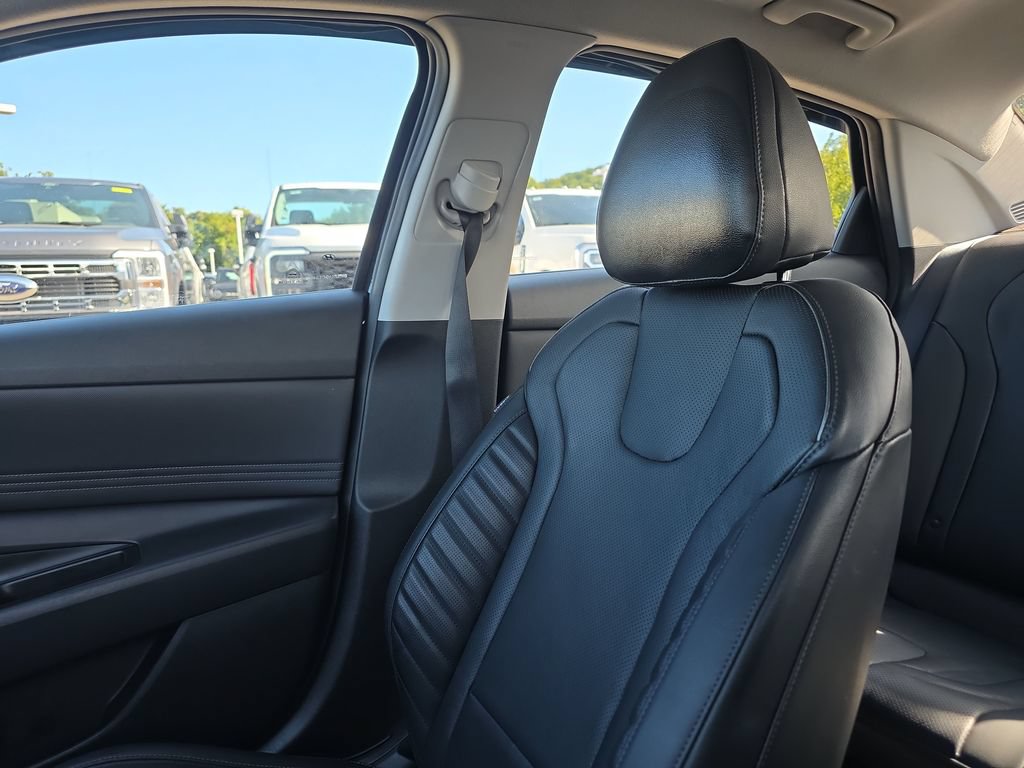 Used 2023 Hyundai Elantra Limited FWD image 41
