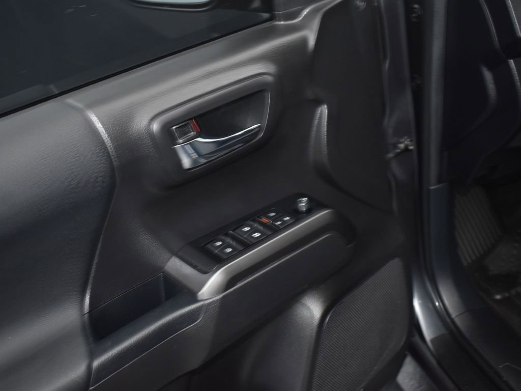 Used 2023 Toyota Tacoma TRD Off-Road image 9