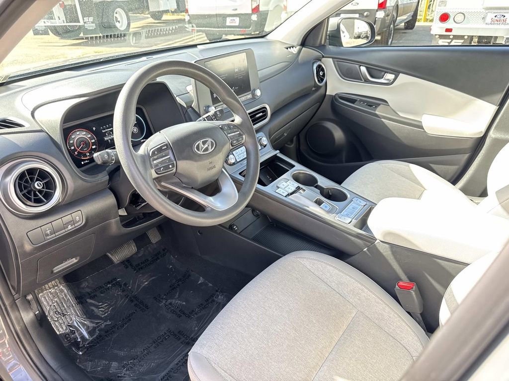 Used 2023 Hyundai Kona SE image 16