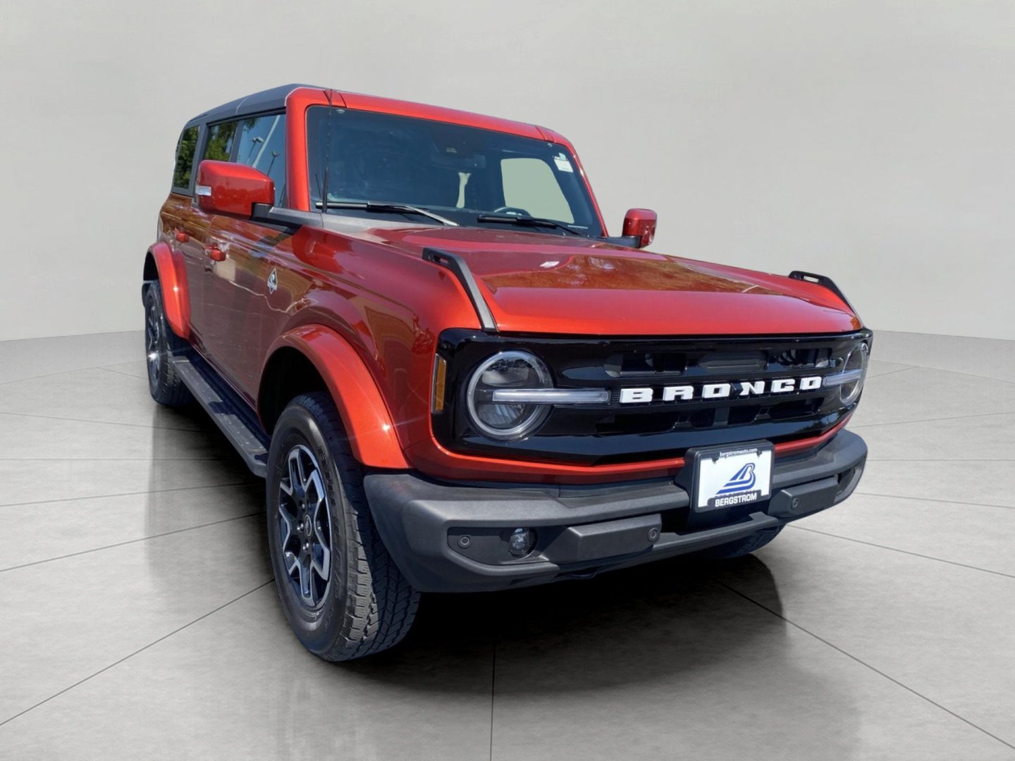Certified 2024 Ford Bronco Outer Banks AWD/4WD image 1