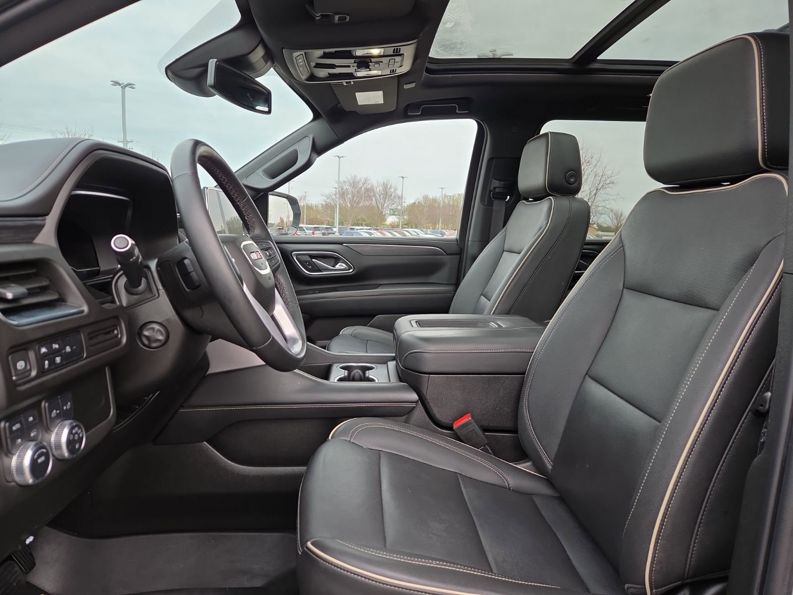 Used 2023 GMC Yukon XL SLT w/ SLT Premium Package image 15