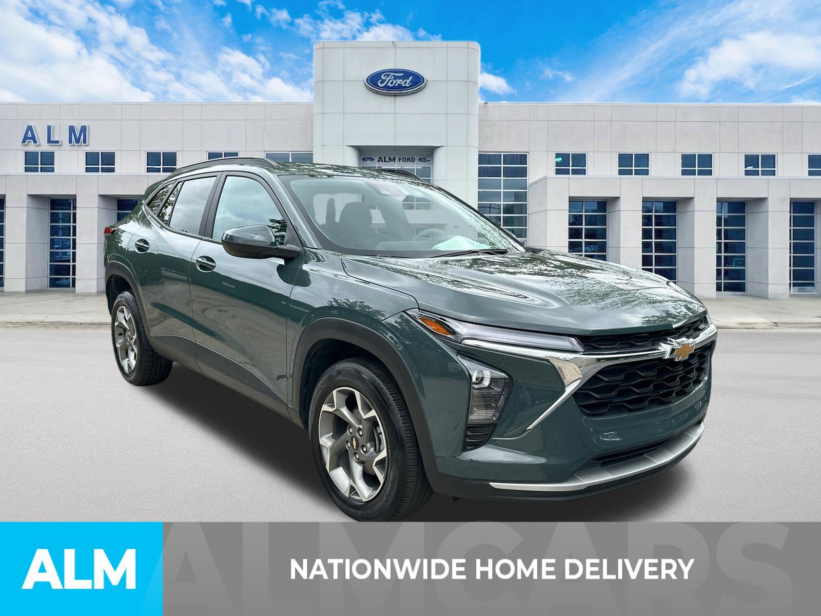 Used 2025 Chevrolet Trax LT FWD image 4