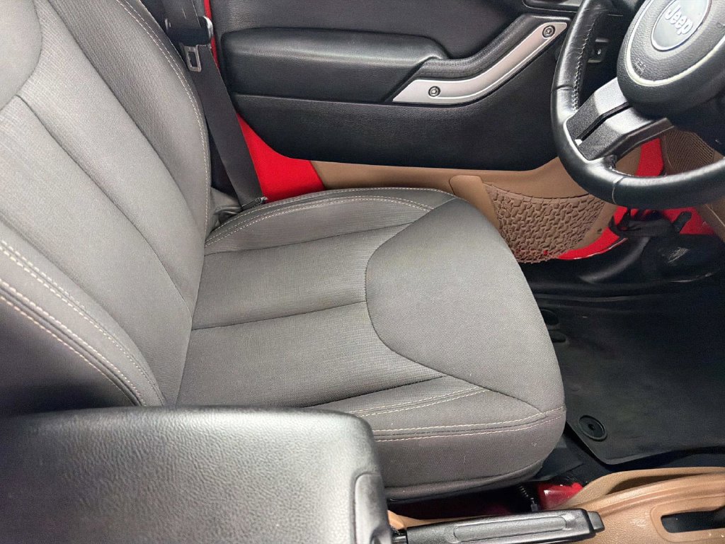 Used 2018 Jeep Wrangler Unlimited Sahara AWD/4WD image 12