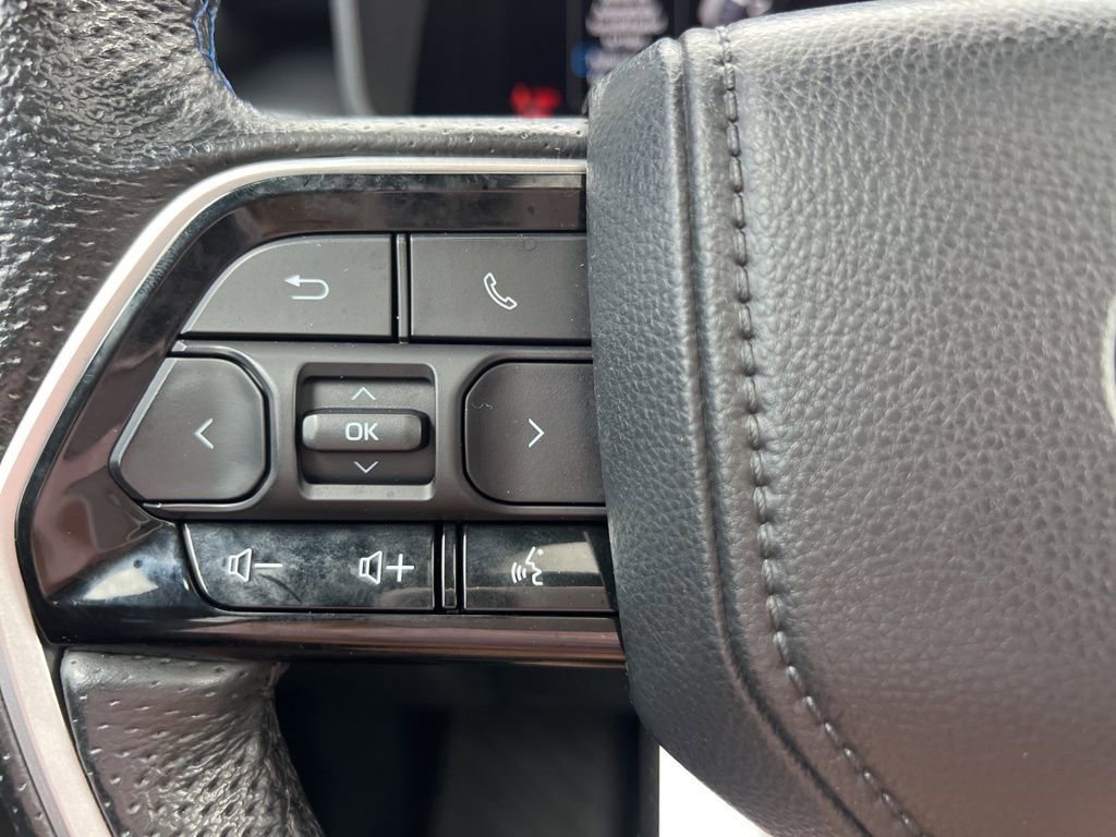 Used 2023 Toyota Sequoia Platinum AWD/4WD image 31