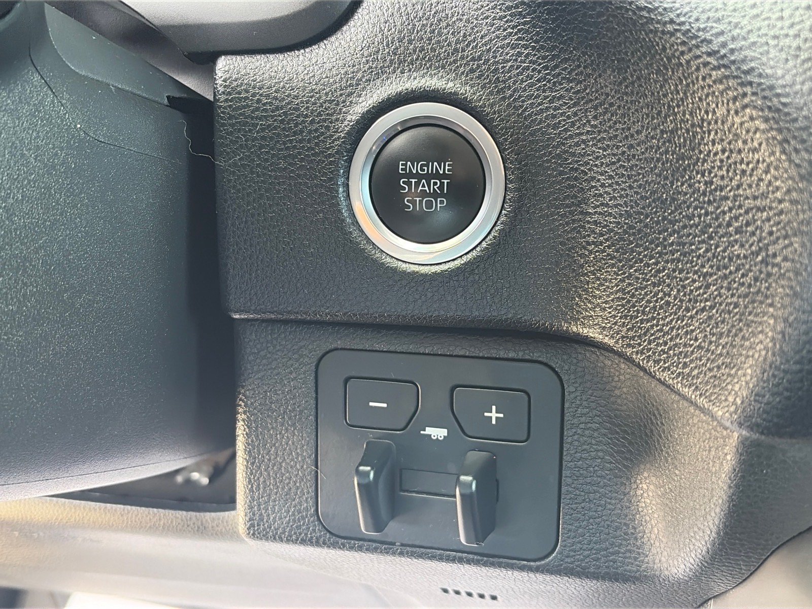 Used 2023 Toyota Tundra SR5 w/ SR5 Convenience Package AWD/4WD image 9