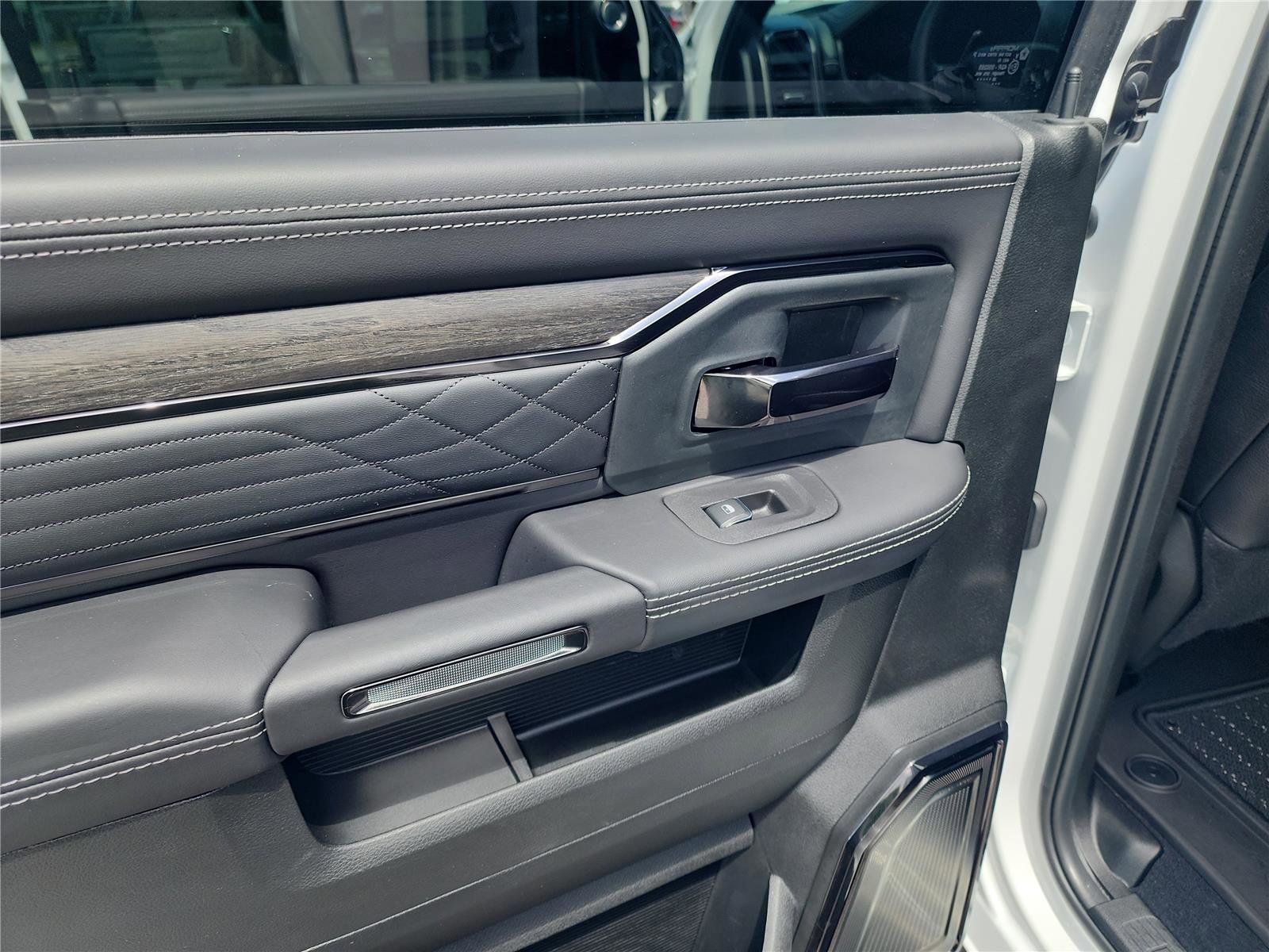 Used 2026 RAM 2500 Limited AWD/4WD image 18
