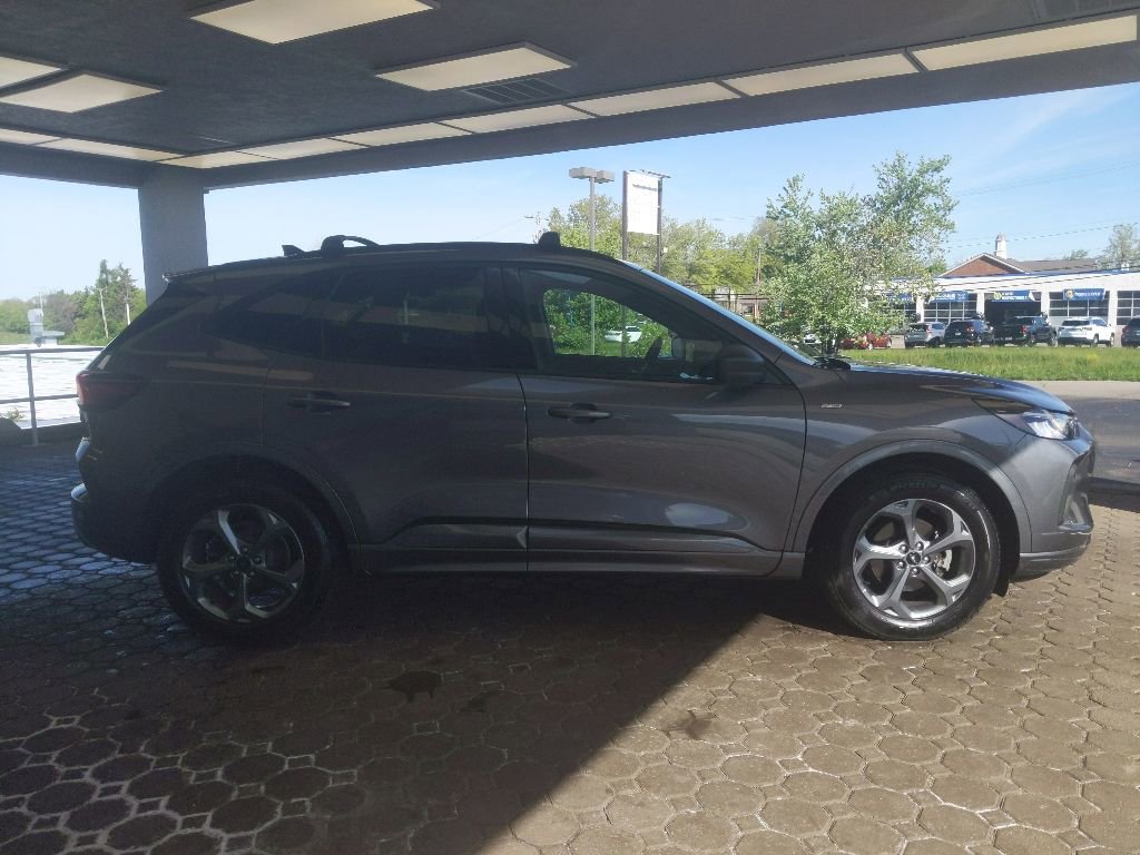 Certified 2023 Ford Escape ST-Line w/ Tech Pack #1 AWD/4WD image 5