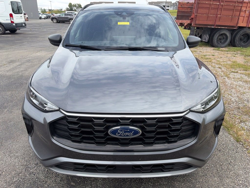 Certified 2024 Ford Escape ST-Line AWD/4WD image 2
