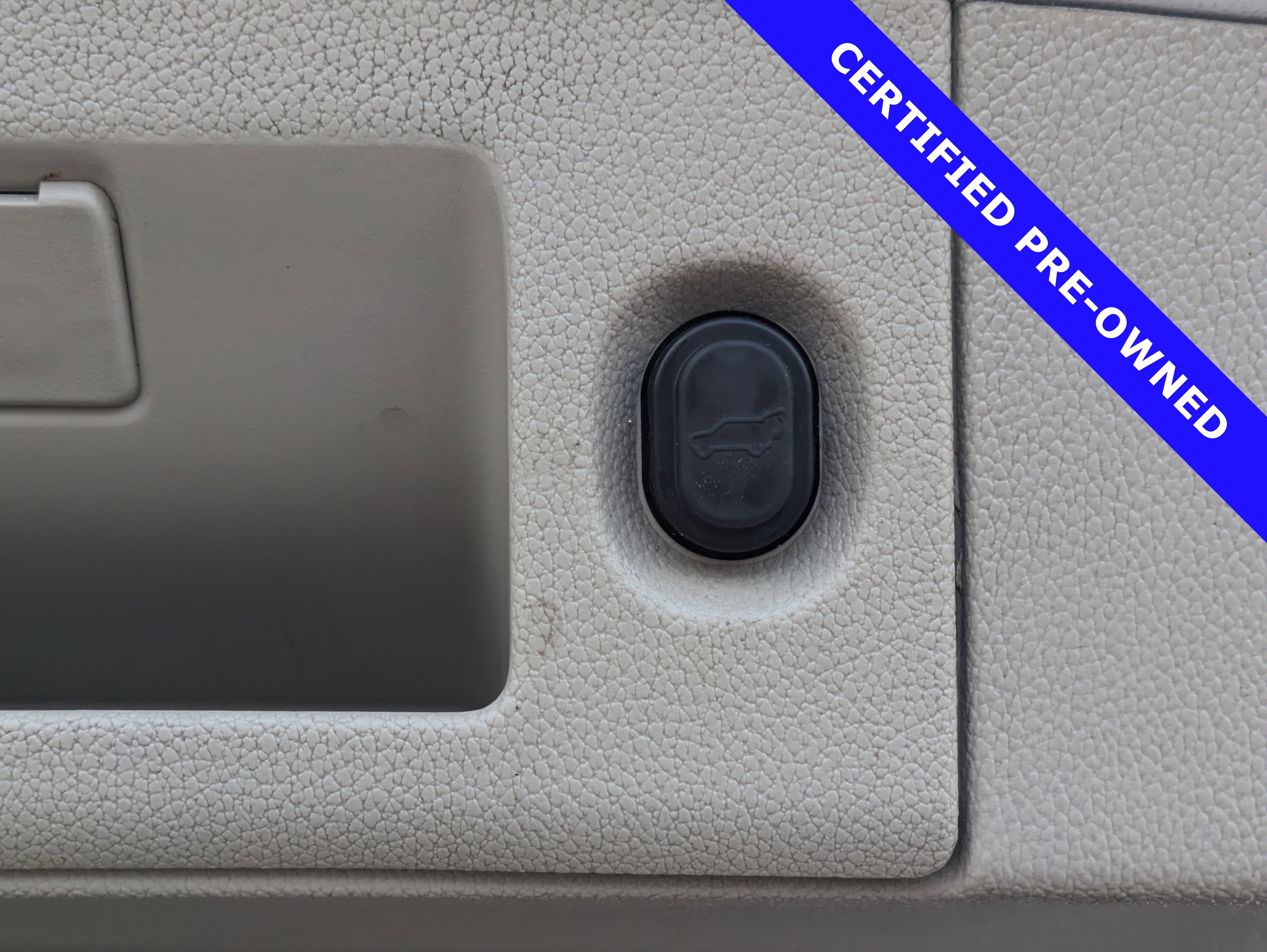 Used 2020 Cadillac Escalade Premium Luxury image 14