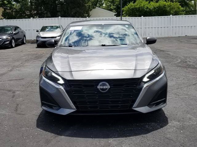 Used 2024 Nissan Altima 2.5 SV FWD image 3