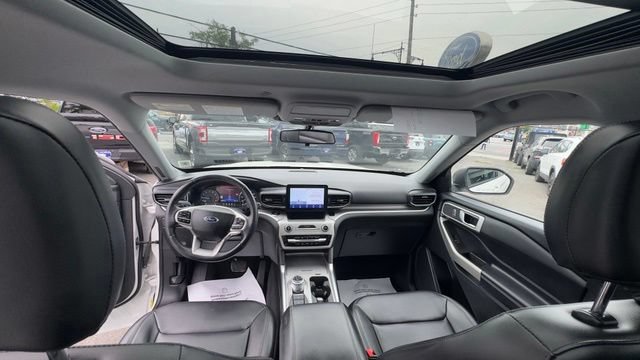 Certified 2022 Ford Explorer XLT w/ Equipment Group 202A AWD/4WD image 17