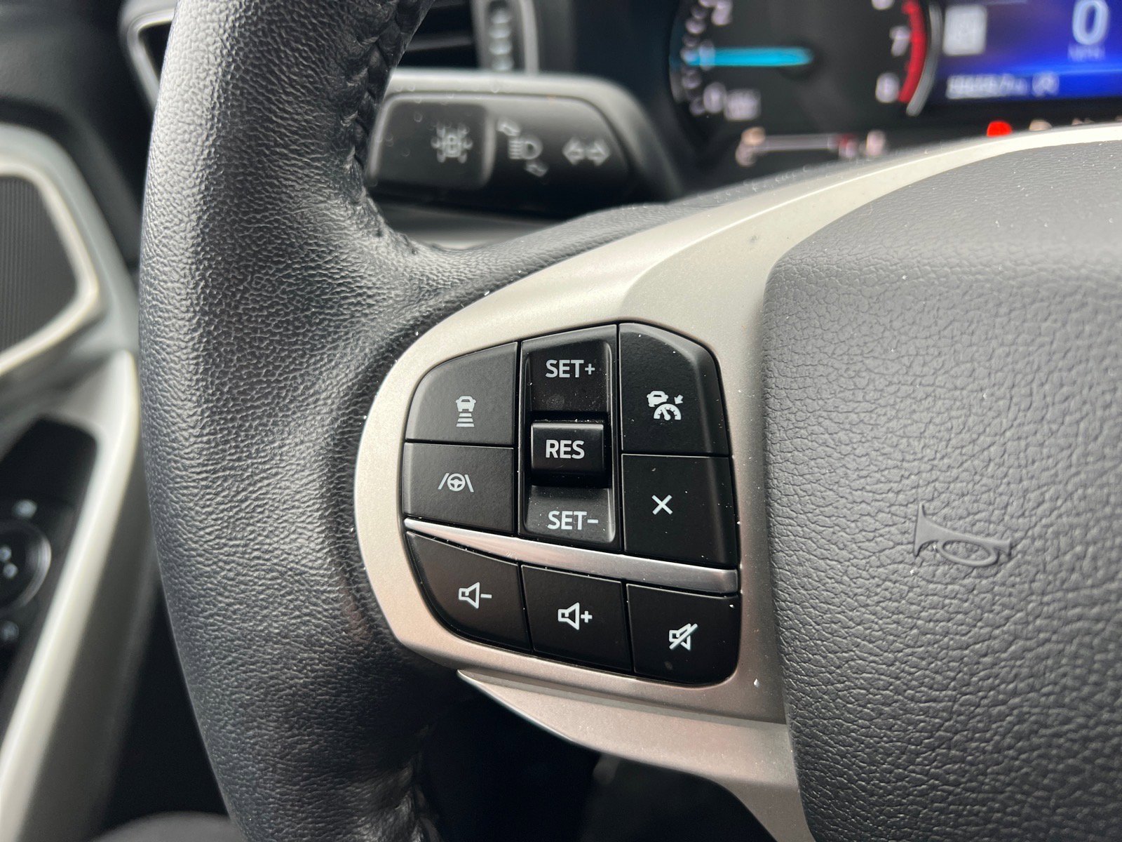 Certified 2021 Ford Explorer XLT w/ Equipment Group 202A image 14