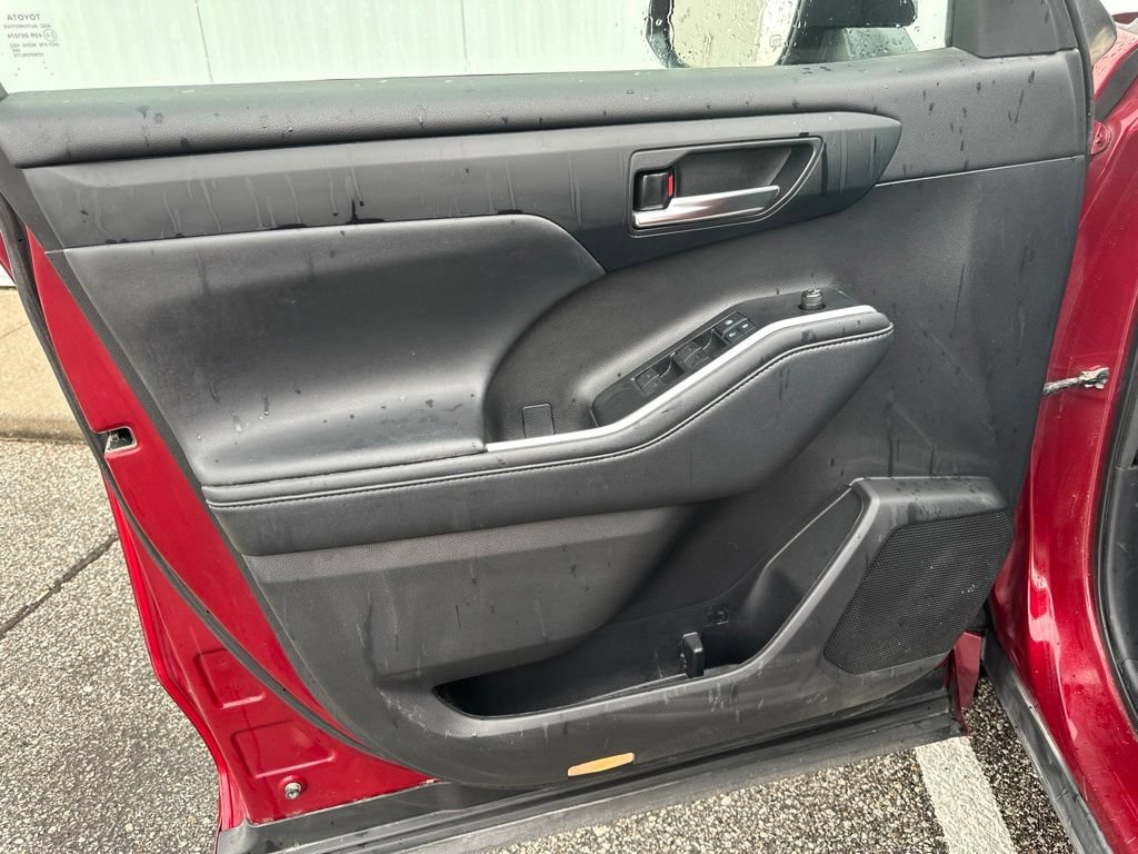 Used 2021 Toyota Highlander XSE AWD/4WD image 13